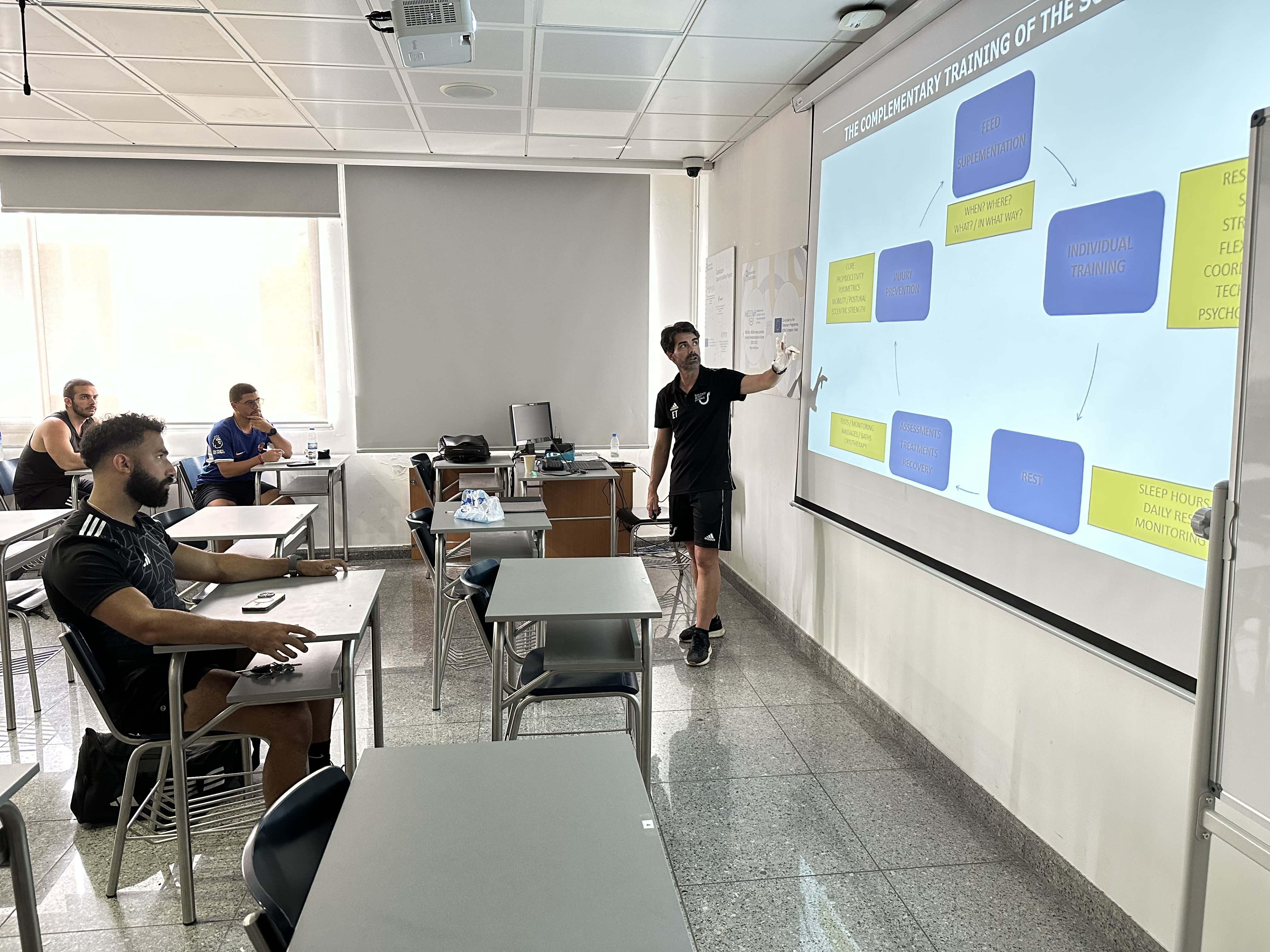 /Gallery/EnglishWebsite/News/fssfootball/4 copy.jpg